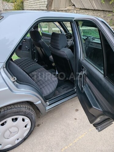 Mercedes 190 1990, 350,000 km - 2.0 l - Qazax