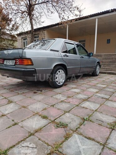 Mercedes 190 1990, 350,000 km - 2.0 l - Qazax