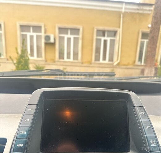 Toyota Prius-12