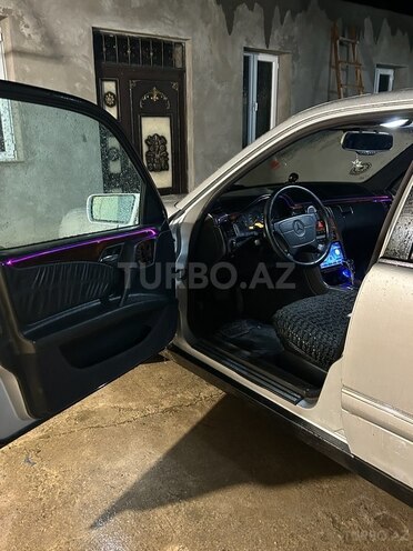Mercedes E 280 1999, 340,800 km - 2.8 l - Tovuz