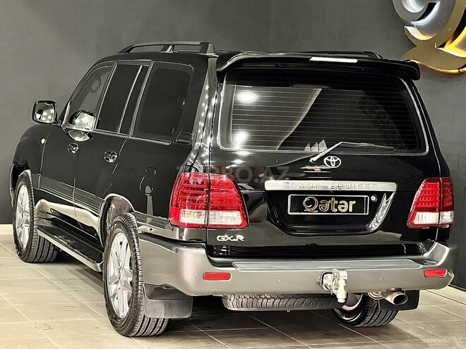 Toyota Land Cruiser-9