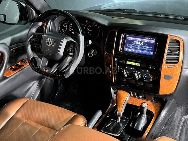 Toyota Land Cruiser-13
