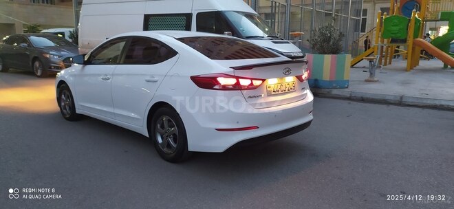 Hyundai Avante 2016, 225,000 km - 1.6 л - Bakı