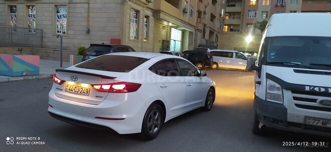 Hyundai Avante 2016, 225,000 km - 1.6 л - Bakı