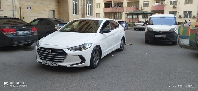 Hyundai Avante 2016, 225,000 km - 1.6 л - Bakı