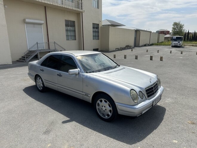 Mercedes E 230 1995, 365,000 km - 2.3 l - Bakı
