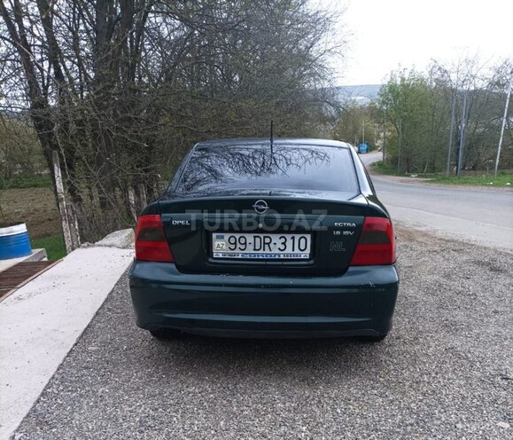 Opel Vectra 1999, 313,000 km - 1.6 l - Qazax