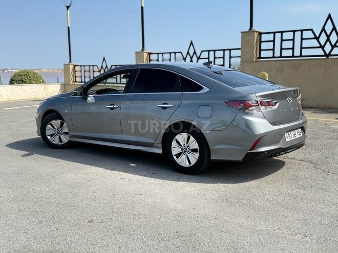 Hyundai Sonata-6