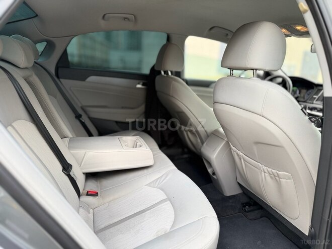 Hyundai Sonata-11