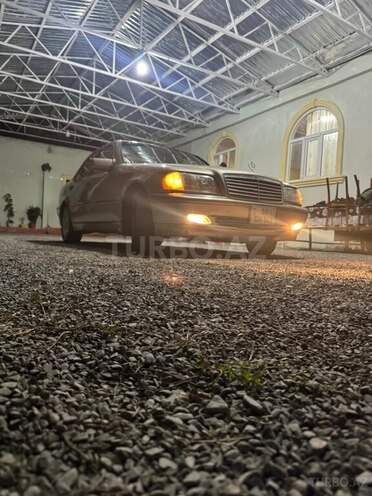 Mercedes C 230 1999, 290,000 km - 2.3 л - Qəbələ