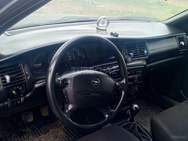Opel Vectra 1997, 523,475 km - 1.6 l - Qazax