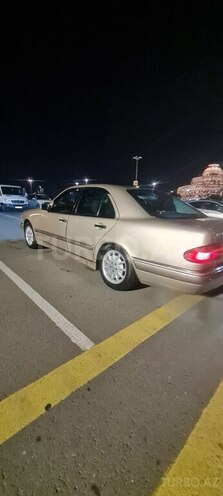 Mercedes E 240 1999, 350,000 km - 2.4 l - Bakı