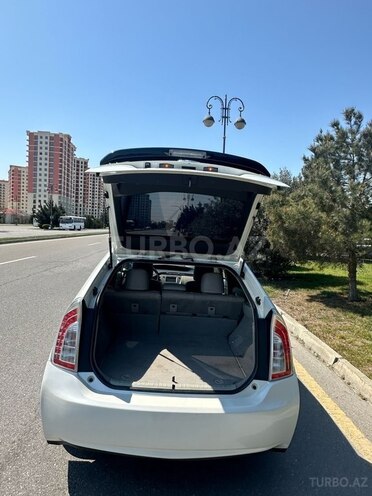 Toyota Prius-4
