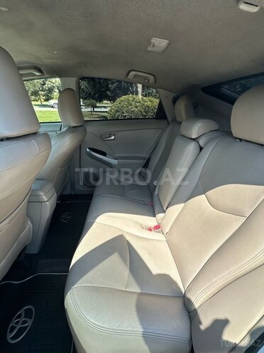 Toyota Prius-10