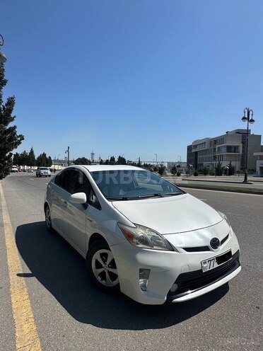 Toyota Prius-3