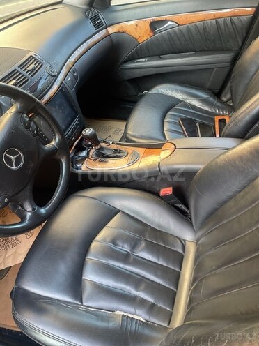 Mercedes E 280-11