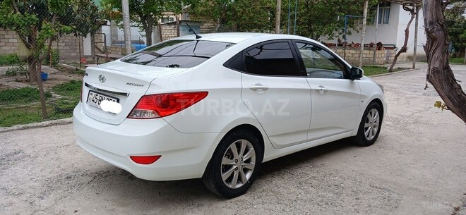 Hyundai Accent 2011, 215,000 km - 1.6 l - Mingəçevir