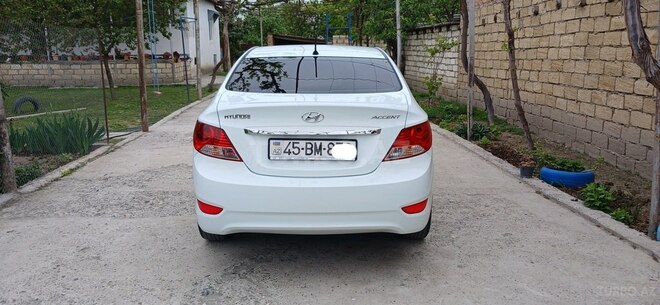 Hyundai Accent 2011, 215,000 km - 1.6 l - Mingəçevir
