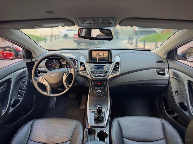 Hyundai Avante 2015, 200,000 km - 1.6 l - Bakı