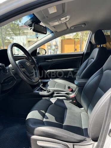 Hyundai Avante 2015, 200,000 km - 1.6 л - Bakı