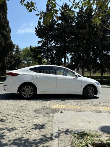 Hyundai Avante 2015, 200,000 km - 1.6 л - Bakı