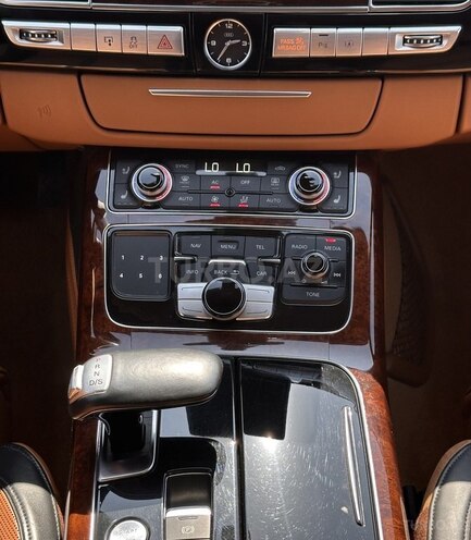 Audi A8 2012, 175,000 km - 4.0 л - Bakı