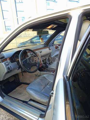 Mercedes E 240 1998, 322,000 km - 2.4 l - Bakı