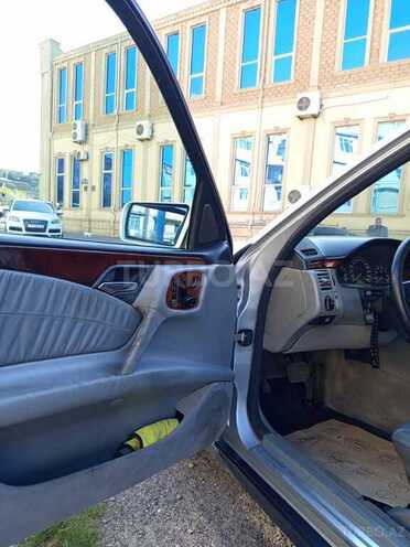 Mercedes E 240 1998, 322,000 km - 2.4 l - Bakı