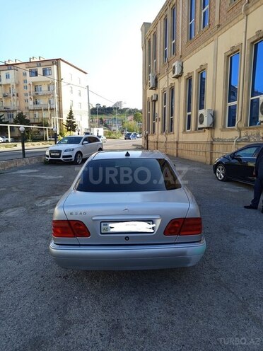 Mercedes E 240 1998, 322,000 km - 2.4 l - Bakı