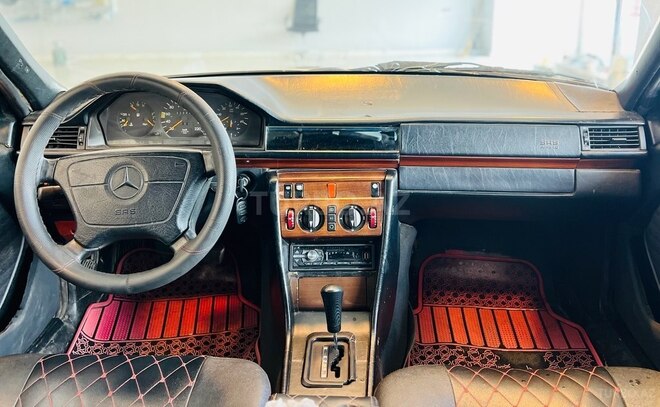 Mercedes E 250 1994, 289,734 km - 2.5 л - Bakı