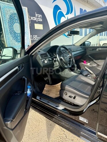 Volkswagen Passat 2017, 93,000 km - 1.8 л - Bakı