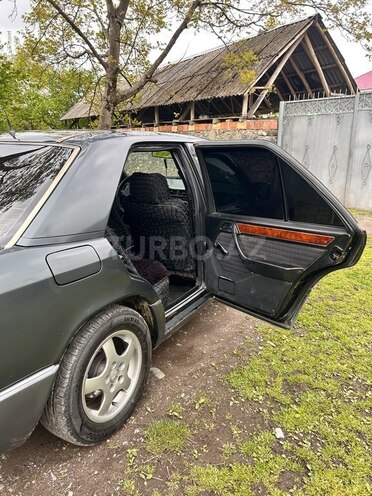 Mercedes E 200 d 1990, 594,516 km - 2.0 л - Oğuz