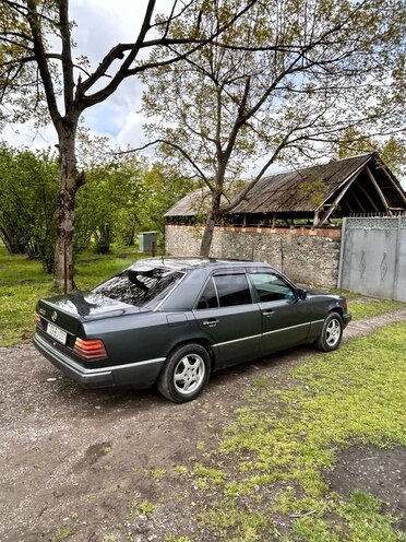 Mercedes E 200 d 1990, 594,516 km - 2.0 л - Oğuz
