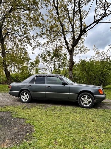 Mercedes E 200 d 1990, 594,516 km - 2.0 л - Oğuz