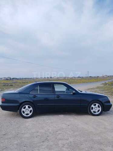 Mercedes E 240 2000, 329,532 km - 2.4 l - Bakı