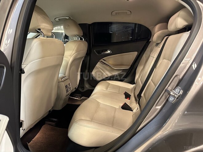 Mercedes GLA 250 2018, 65,600 km - 2.0 л - Bakı