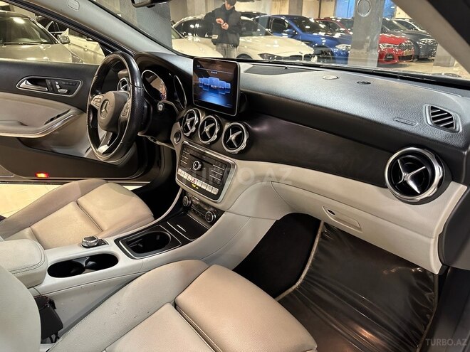 Mercedes GLA 250 2018, 65,600 km - 2.0 л - Bakı
