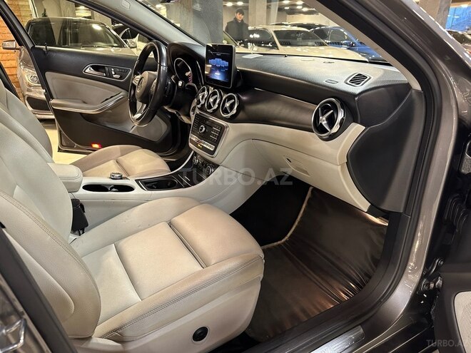 Mercedes GLA 250 2018, 65,600 km - 2.0 л - Bakı