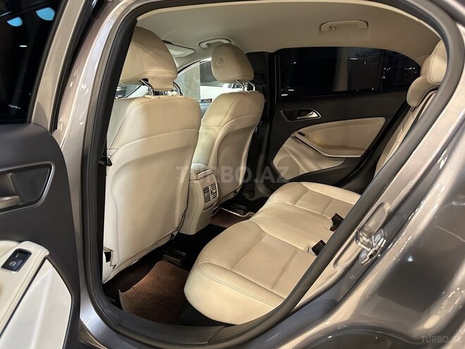 Mercedes GLA 250 2018, 65,600 km - 2.0 л - Bakı