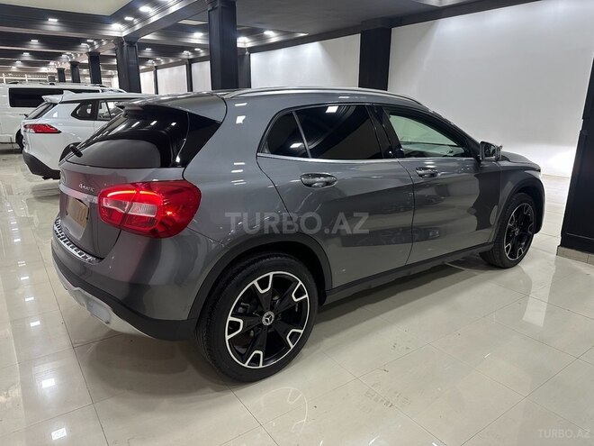 Mercedes GLA 250 2018, 65,600 km - 2.0 л - Bakı