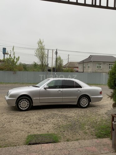 Mercedes E 240 1999, 243,344 km - 2.4 l - Bakı