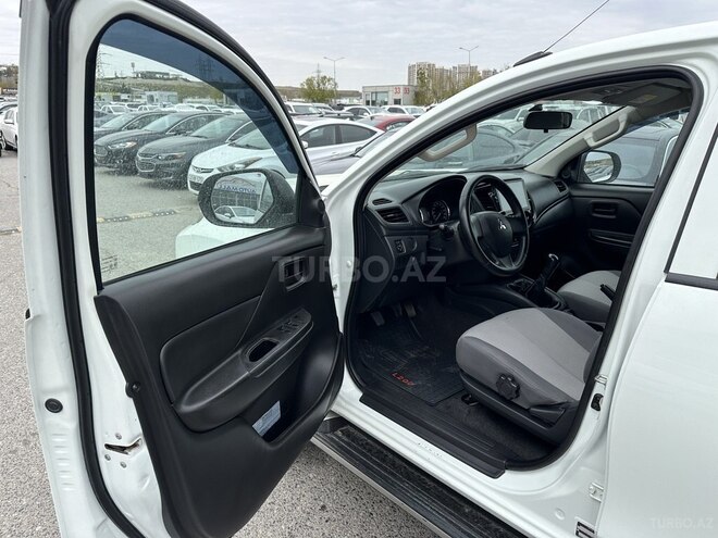 Mitsubishi L200-12