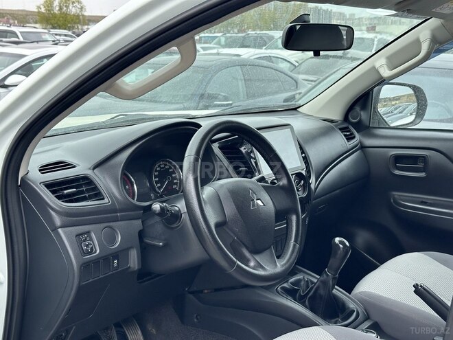Mitsubishi L200-9