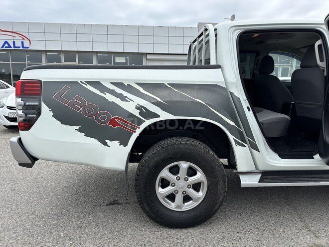 Mitsubishi L200-15
