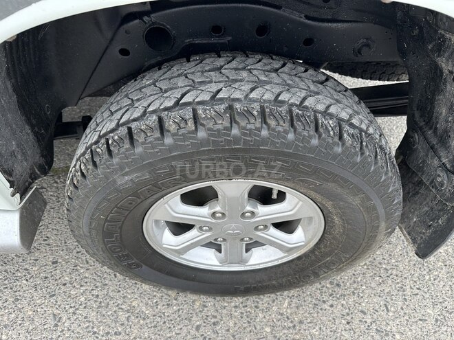 Mitsubishi L200-19