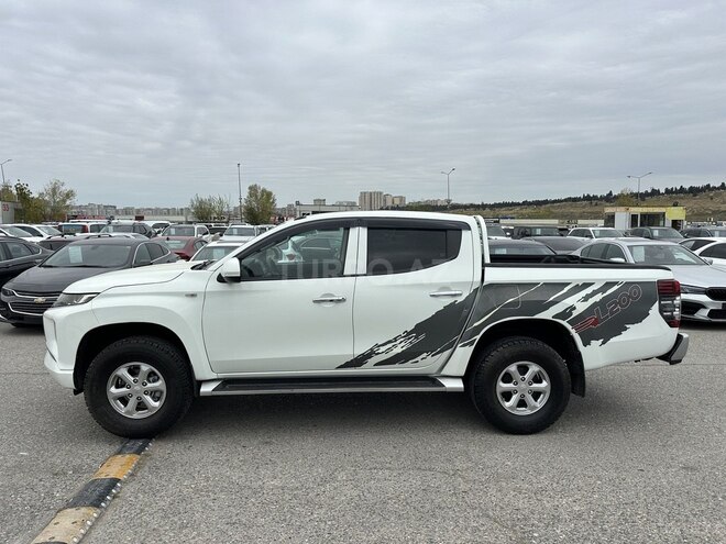 Mitsubishi L200-4