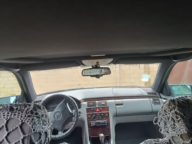 Mercedes E 230 1996, 418,455 km - 2.3 l - Sabirabad