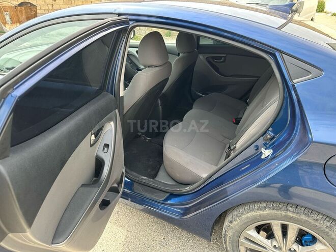 Hyundai Elantra 2015, 273,588 km - 1.8 l - Bakı