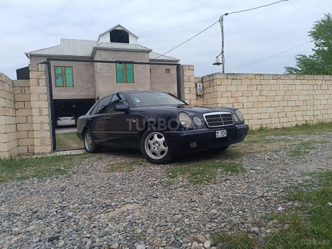Mercedes E 230 1996, 418,455 km - 2.3 l - Sabirabad