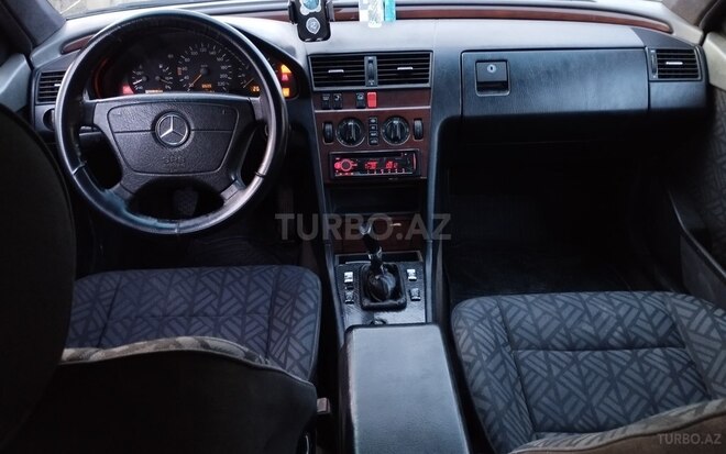 Mercedes C 250 d 1995, 557,892 km - 2.5 l - Salyan